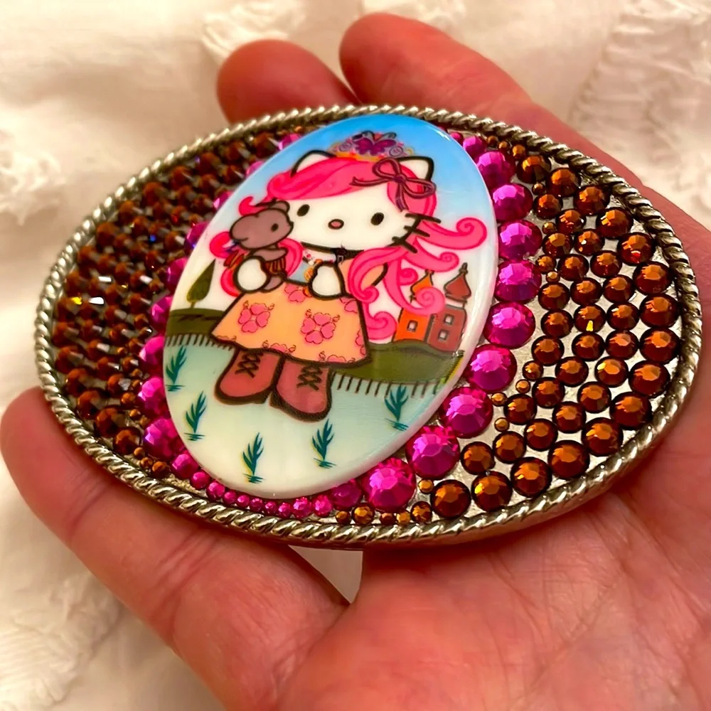 Vintage Tarina Tarantino Pink Head Hello Kitty Swarovski rhinestone belt buckle - Picture 4 of 12